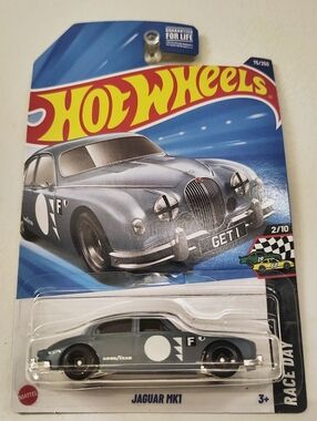 2025 Jaguar MK1 Hot Wheels Race Day 2/10 Grey Diecast